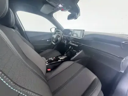 Photo 18 Peugeot 2008  PureTech 130 S&S EAT8