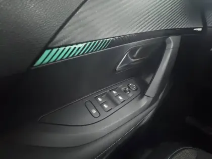 Photo 32 Peugeot 2008  PureTech 130 S&S EAT8