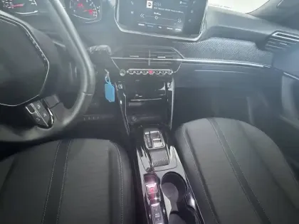 Photo 11 Peugeot 2008  PureTech 130 S&S EAT8