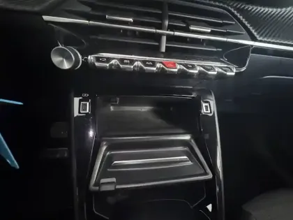 Photo 41 Peugeot 2008  PureTech 130 S&S EAT8