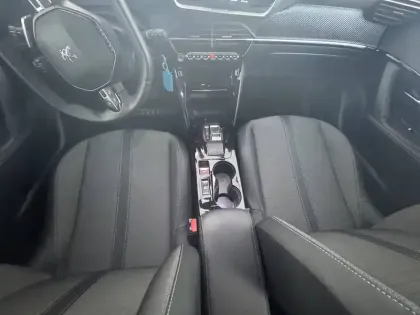 Photo 38 Peugeot 2008  PureTech 130 S&S EAT8