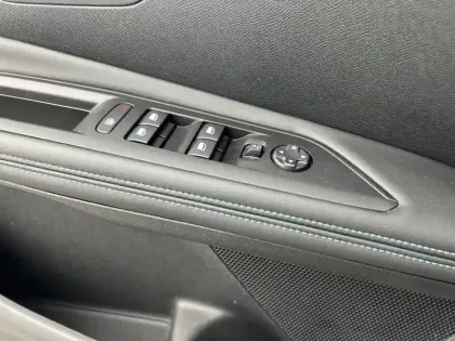 Photo 60 Peugeot 3008  Hybrid 225 e-EAT8