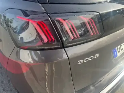 Photo 16 Peugeot 3008  Hybrid 225 e-EAT8