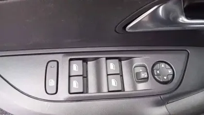 Photo 18 Peugeot 2008  Hybrid 110 e-DCS6