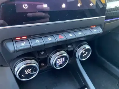 Photo 30 Renault Arkana  E-Tech hybride 145 - 22