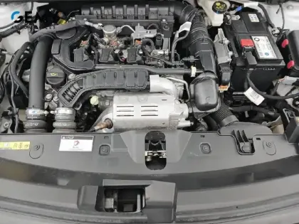 Photo 48 Peugeot 2008  PureTech 130 S&S EAT8