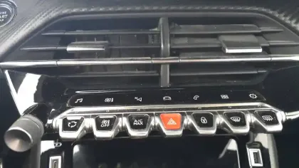 Photo 31 Peugeot 208  PureTech 100 S&S BVM6