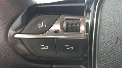 Photo 38 Peugeot 208  PureTech 100 S&S BVM6