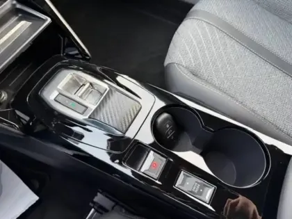 Photo 35 Peugeot 2008  Hybrid 145 e-DCS6