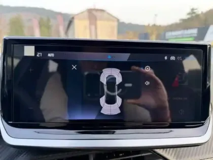 Photo 14 Peugeot 2008  Hybrid 145 e-DCS6