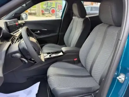 Photo 44 Peugeot 2008  Hybrid 145 e-DCS6