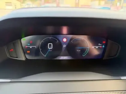 Photo 46 Peugeot 2008  Hybrid 145 e-DCS6