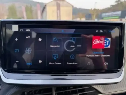 Photo 47 Peugeot 2008  Hybrid 145 e-DCS6