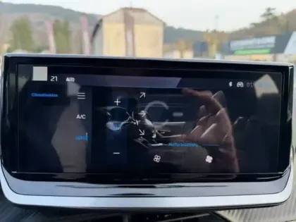 Photo 31 Peugeot 2008  Hybrid 145 e-DCS6