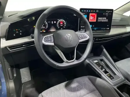 Photo 8 Volkswagen Golf 1.5 eHybrid 204 DSG6 VW Edition