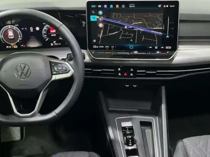 Photo 9 Volkswagen Golf 1.5 eHybrid 204 DSG6 VW Edition