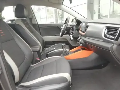 Photo 40 Kia Stonic 1.0 T-GDI 100 CH ISG BVM5