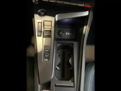 Photo 16 Peugeot 308  PHEV 180 Allure e-EAT8 / Gps / Carplay / Caméra / LOA