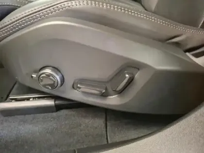 Photo 13 Volvo Xc60  T6 Hybride Rechargeable 350ch Ultra Style Dark Geartronic 8 AWD