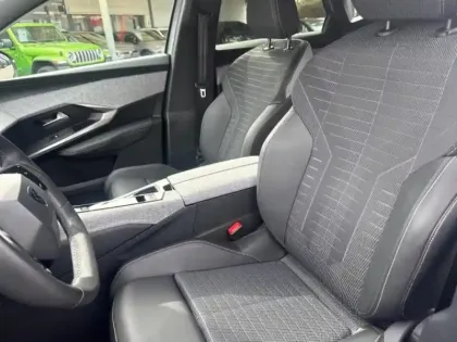 Photo 10 Peugeot 3008  1.2 Hybrid 136ch Allure e-DCS6