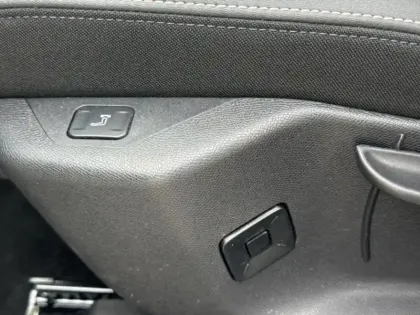 Photo 8 Peugeot 3008  1.2 Hybrid 136ch Allure e-DCS6