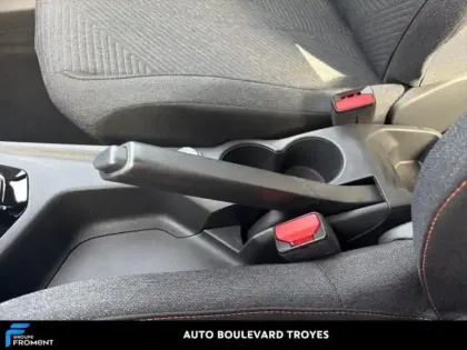 Photo 14 Peugeot 2008  1.2 Hybrid 145ch Style e-DCS6