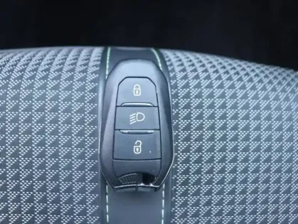 Photo 17 Peugeot 208 Gén. II Ph1 NG GT 5