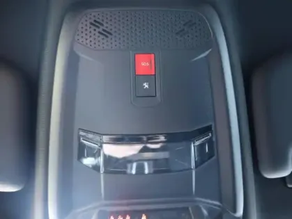 Photo 13 Peugeot 208  e- 136ch GT