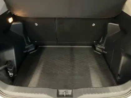 Photo 11 Toyota Yaris Gén. I Ph1 Dynamic 5