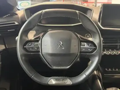 Photo 7 Peugeot 208  e- 136ch GT