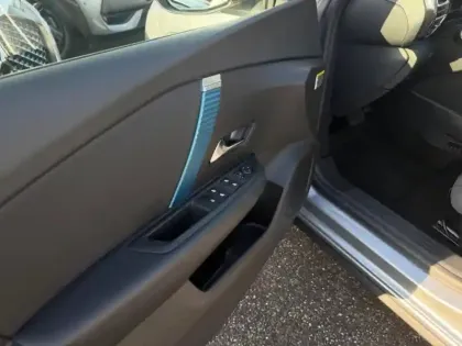 Photo 13 Citroën C4  Moteur électrique 136ch (100 kW) Shine Automatique