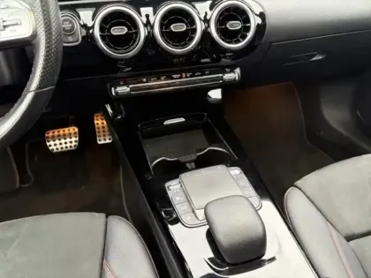 Photo 10 Mercedes Classe A  200 d 150ch AMG Line 8G-DCT