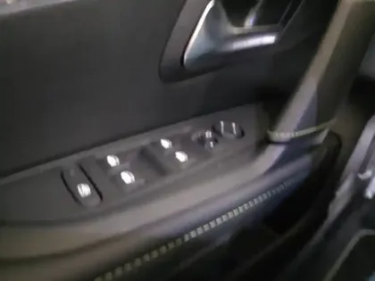 Photo 12 Peugeot 208  1.2 Hybrid 110ch GT e-DCS6