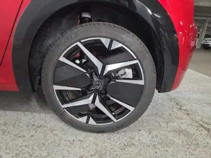 Photo 6 Peugeot 208  1.2 Hybrid 110ch GT e-DCS6