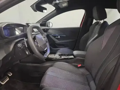 Photo 8 Peugeot 208  1.2 Hybrid 110ch GT e-DCS6