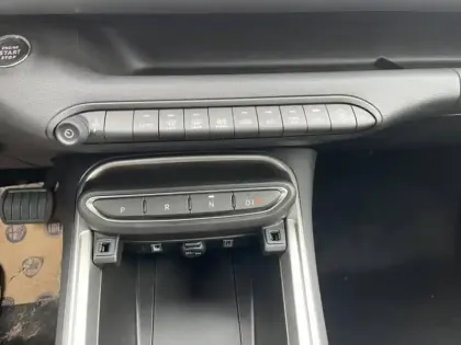 Photo 10 Jeep Avenger  1.2 Turbo T3 145ch MHEV Upland BVR6 4xe