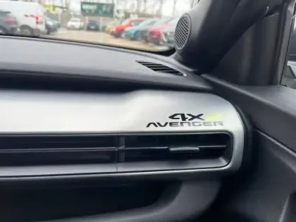 Photo 14 Jeep Avenger  1.2 Turbo T3 145ch MHEV Upland BVR6 4xe