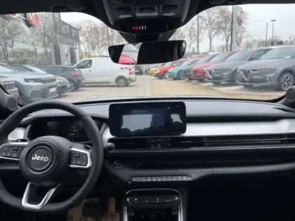 Photo 8 Jeep Avenger  1.2 Turbo T3 145ch MHEV Upland BVR6 4xe