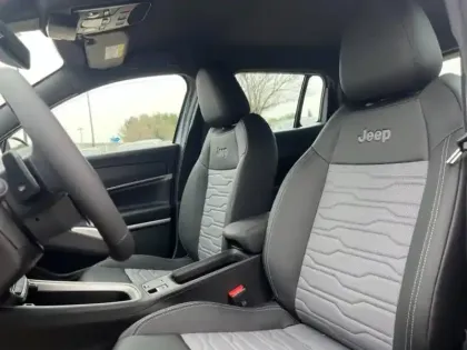 Photo 9 Jeep Avenger  1.2 Turbo T3 145ch MHEV Upland BVR6 4xe