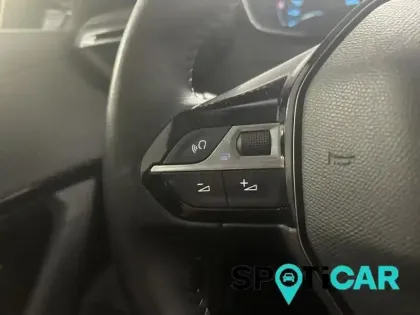 Photo 12 Peugeot 2008  e- 136ch Allure