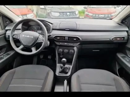 Photo 8 Dacia Sandero  1.0 TCe 90ch Stepway Essential -24