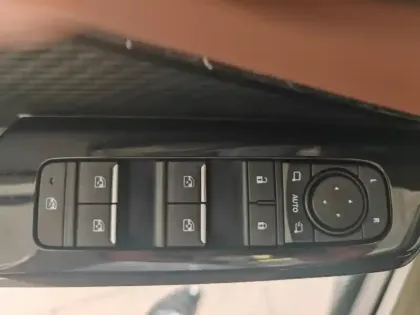 Photo 13 Suzuki Vitara  174ch 61kWh Style