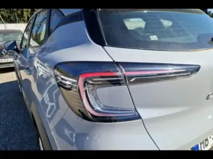 Photo 13 Renault Captur  1.6 E-Tech full hybrid 145ch Evolution