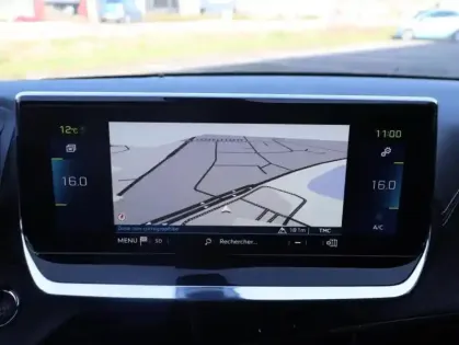 Photo 13 Peugeot 208  e- 136ch GT