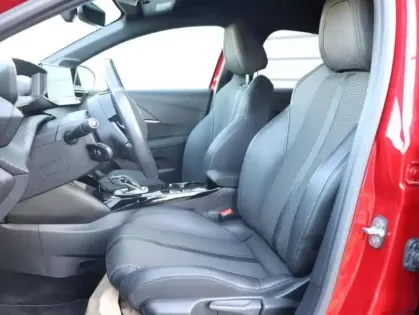 Photo 8 Peugeot 208  e- 136ch GT