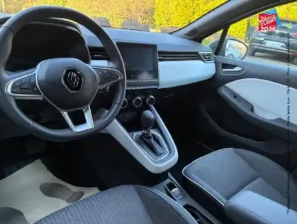 Photo 14 Renault Clio  1.6 E-Tech hybride 145ch Techno Camera GPS