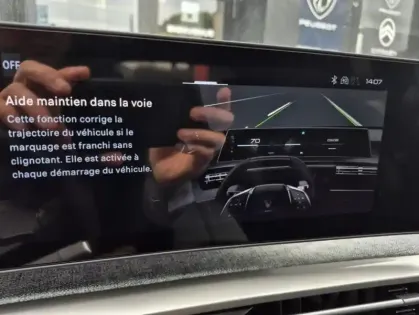 Photo 28 Peugeot 3008 III 1.2 HYBRID 145 E-DCS6 GT EXCLUSIVE