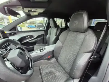 Photo 17 Peugeot 3008 III 1.2 HYBRID 145 E-DCS6 GT EXCLUSIVE