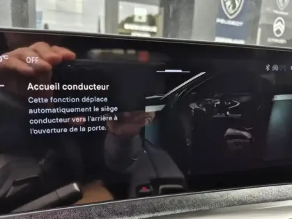 Photo 39 Peugeot 3008 III 1.2 HYBRID 145 E-DCS6 GT EXCLUSIVE