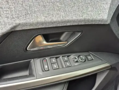 Photo 43 Peugeot 3008 III 1.2 HYBRID 145 E-DCS6 GT EXCLUSIVE